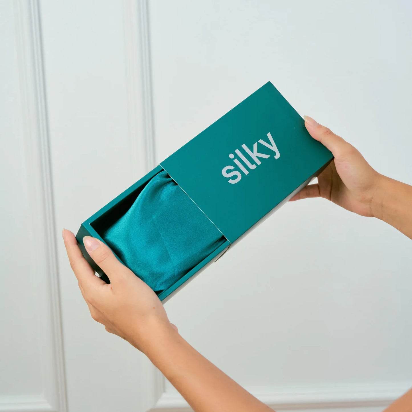 YAMEKAR™ Mulberry Silk Bonnet